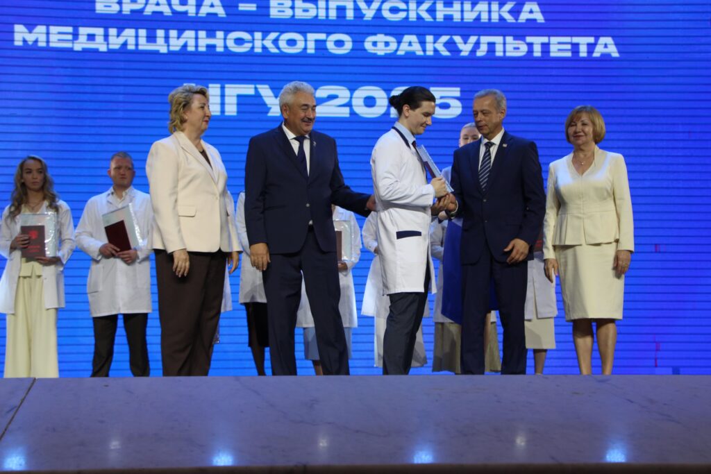Торжественная церемония вручения диплома врача - выпускника медицинского факультета ЧГУ 2025 (Фоторепортаж)